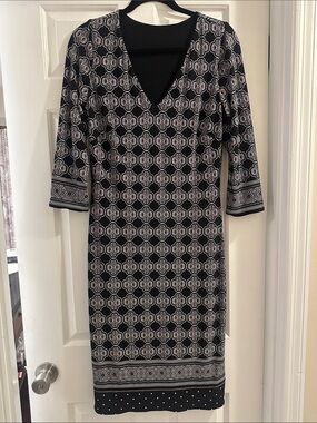 White House Black Market Black & White Patterned V-Neck Women's Dress
